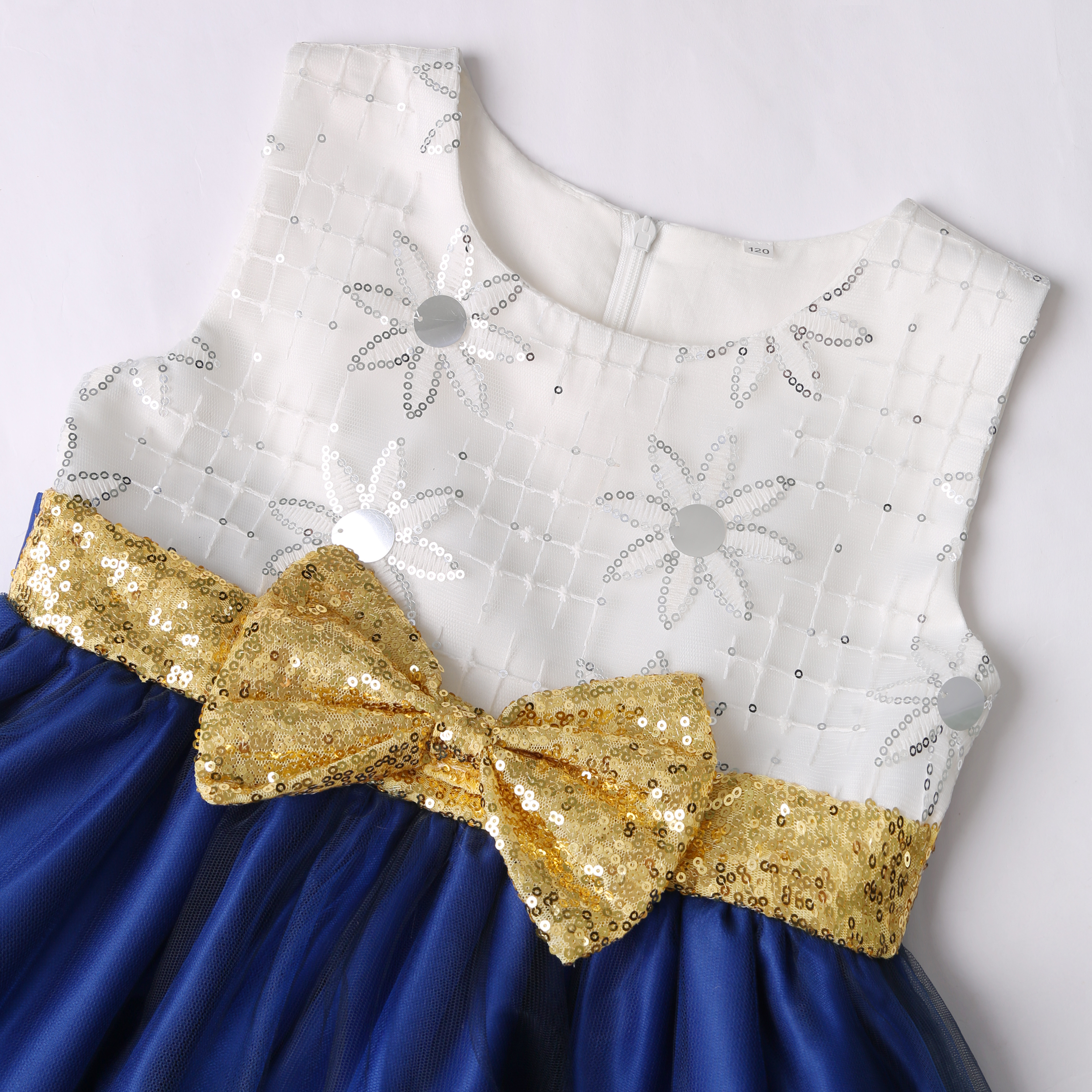 Little girl’s embroidered dres - Wedding Lulu recensie en prijs